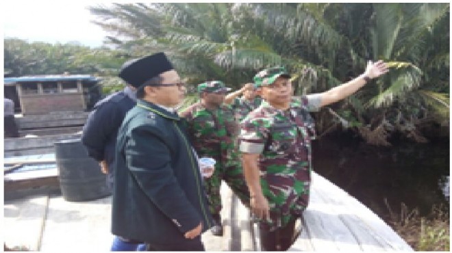 Danrem 042/Gapu, Kolonel Inf Makmur saat mengawasi lahan gambut di Tanjab Timur.
